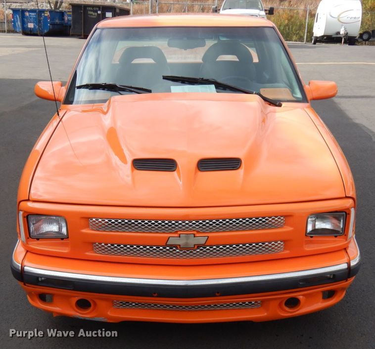 image for item HD9152 1995 GMC Sonoma  Ext. Cab pickup truck