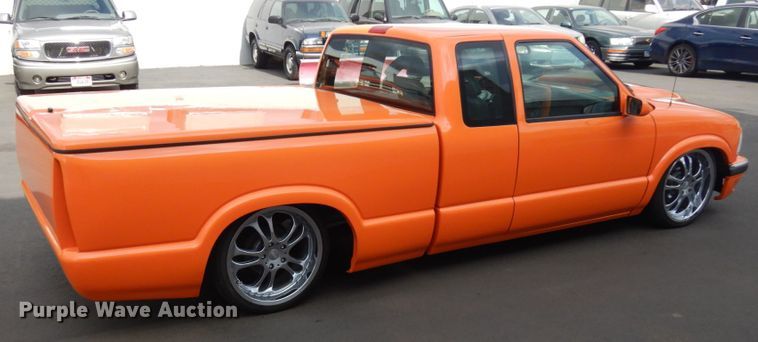 image for item HD9152 1995 GMC Sonoma  Ext. Cab pickup truck