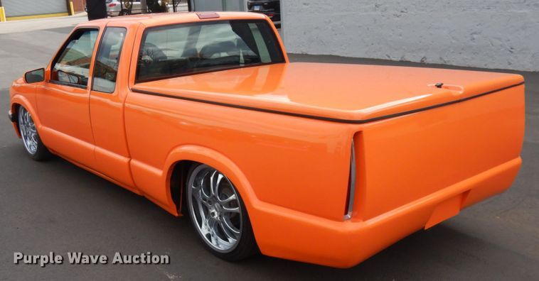 image for item HD9152 1995 GMC Sonoma  Ext. Cab pickup truck