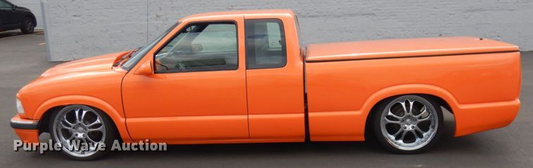 image for item HD9152 1995 GMC Sonoma  Ext. Cab pickup truck