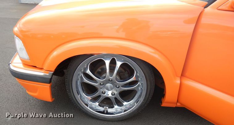 image for item HD9152 1995 GMC Sonoma  Ext. Cab pickup truck