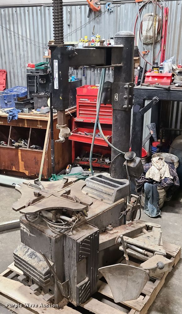 image for item HE9899 JBC tire machine