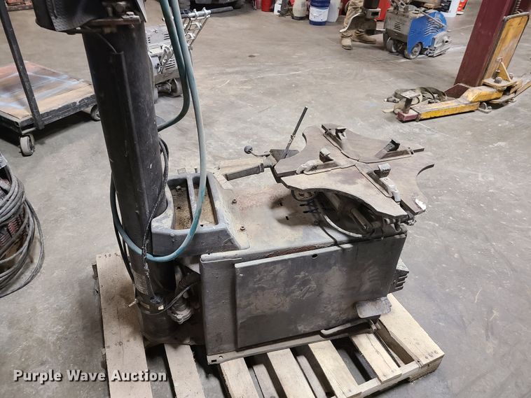 image for item HE9899 JBC tire machine