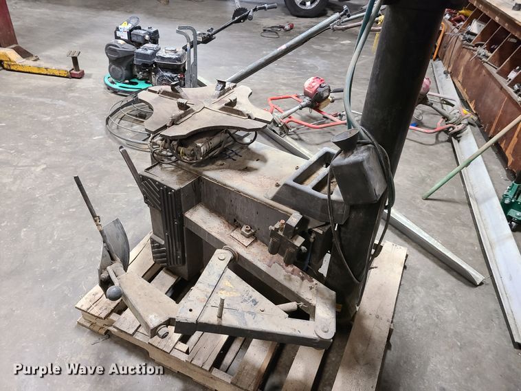 image for item HE9899 JBC tire machine