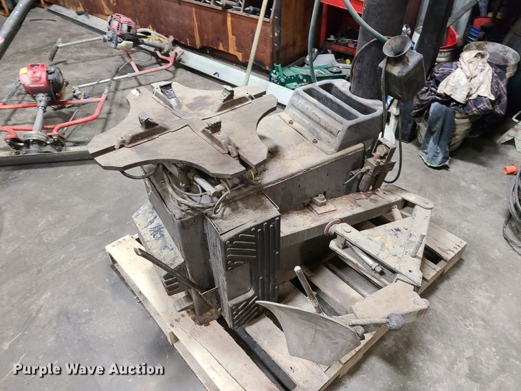 image for item HE9899 JBC tire machine