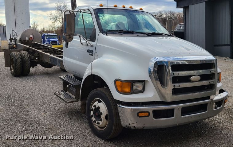 image for item HE9948 2008 Ford F650 Super Duty  truck cab and chassis