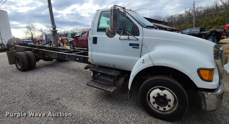 image for item HE9948 2008 Ford F650 Super Duty  truck cab and chassis