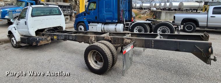image for item HE9948 2008 Ford F650 Super Duty  truck cab and chassis