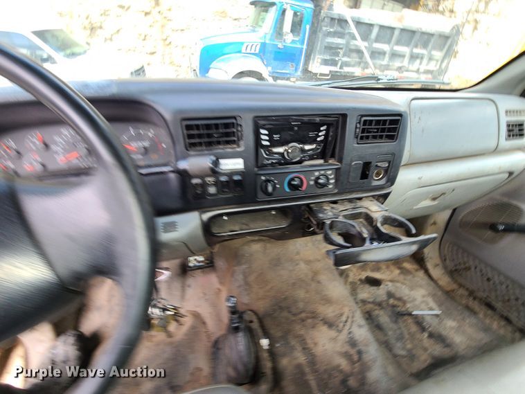 image for item HE9948 2008 Ford F650 Super Duty  truck cab and chassis