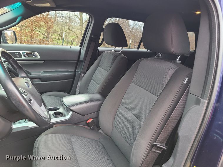 image for item HE9983 2011 Ford Explorer XLT  SUV