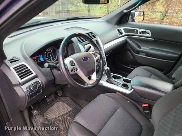 image for item HE9983 2011 Ford Explorer XLT  SUV