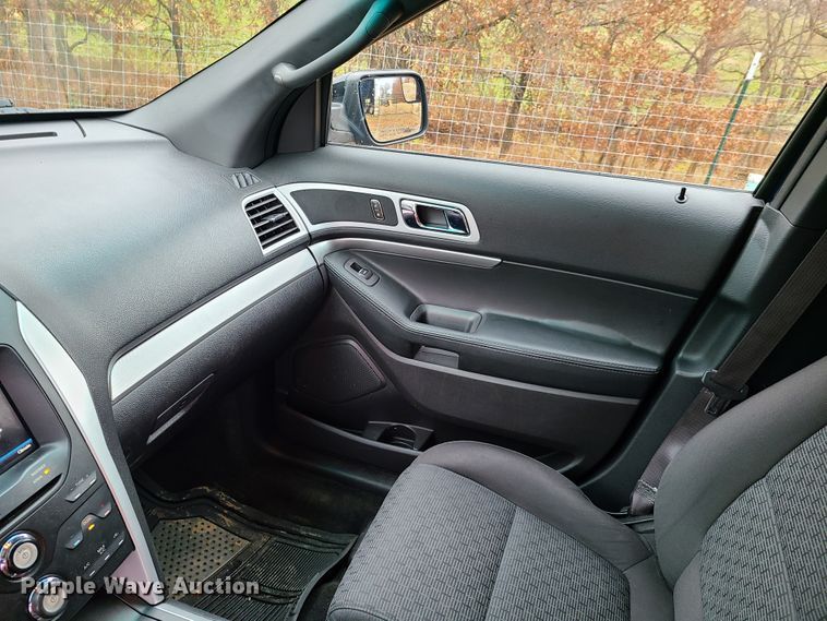 image for item HE9983 2011 Ford Explorer XLT  SUV