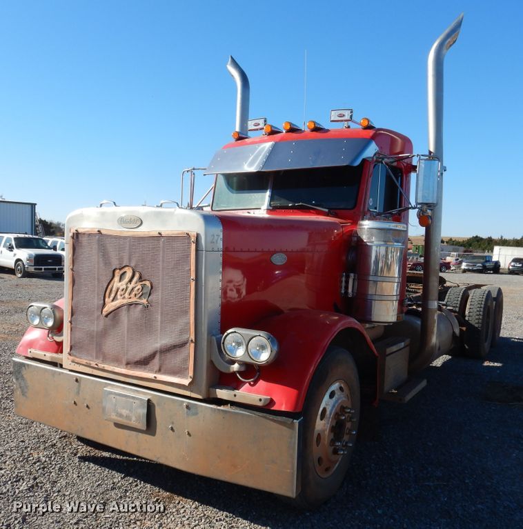 image for item HI9010 2000 Peterbilt 379  semi truck