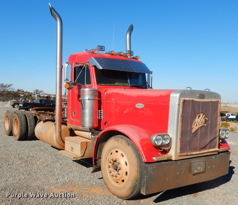 image for item HI9010 2000 Peterbilt 379  semi truck