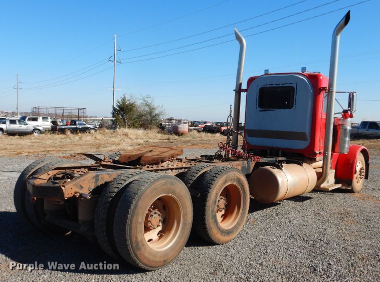 image for item HI9010 2000 Peterbilt 379  semi truck