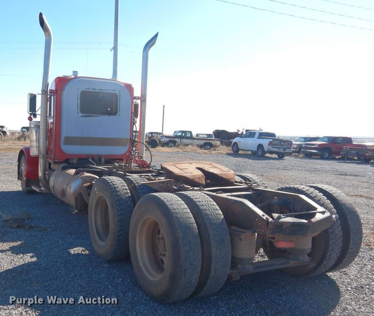 image for item HI9010 2000 Peterbilt 379  semi truck