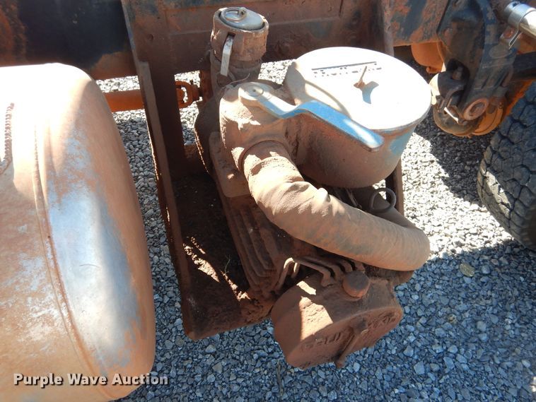 image for item HI9010 2000 Peterbilt 379  semi truck