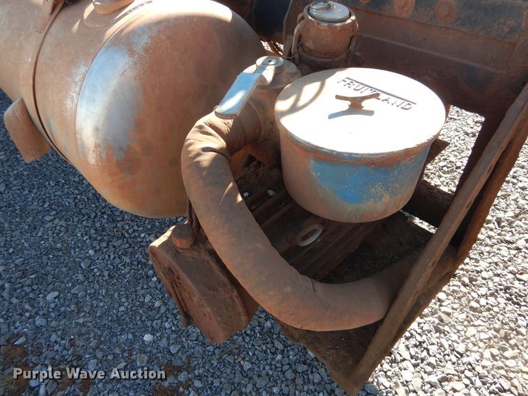 image for item HI9010 2000 Peterbilt 379  semi truck