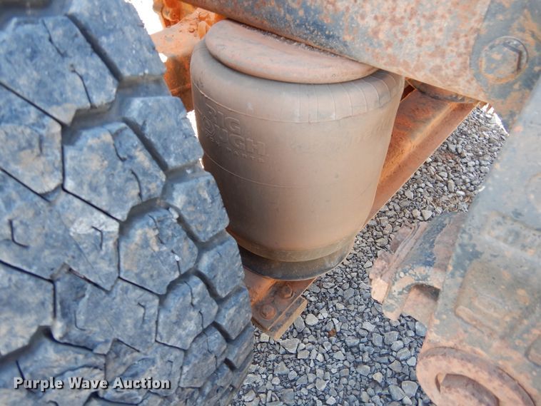 image for item HI9010 2000 Peterbilt 379  semi truck