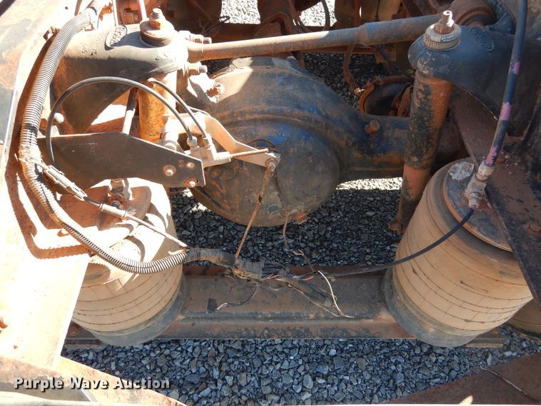 image for item HI9010 2000 Peterbilt 379  semi truck