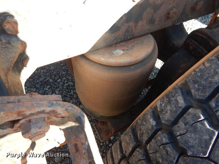 image for item HI9010 2000 Peterbilt 379  semi truck