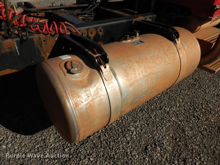 image for item HI9010 2000 Peterbilt 379  semi truck