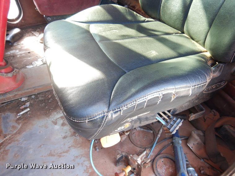 image for item HI9010 2000 Peterbilt 379  semi truck