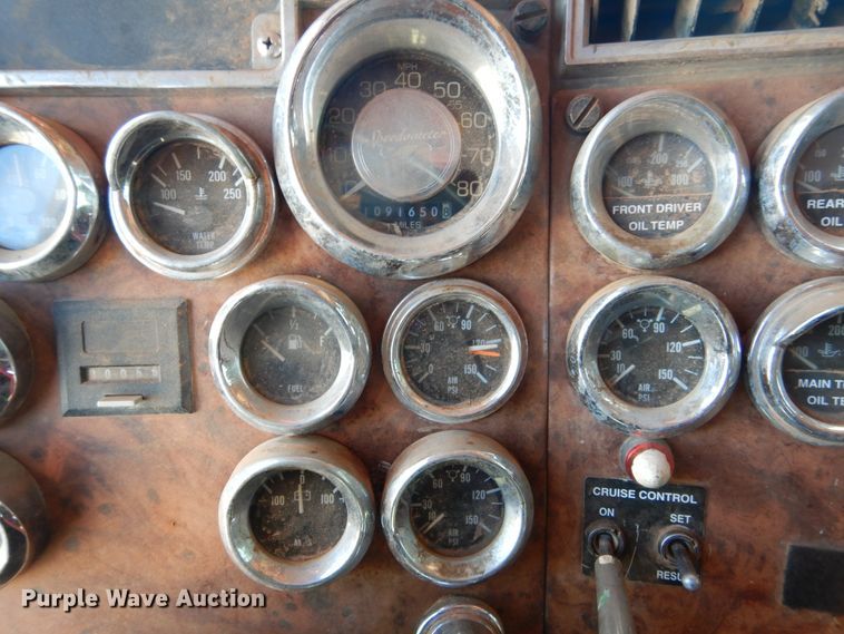 image for item HI9010 2000 Peterbilt 379  semi truck