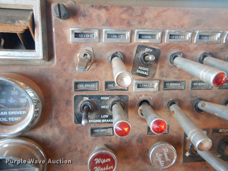 image for item HI9010 2000 Peterbilt 379  semi truck