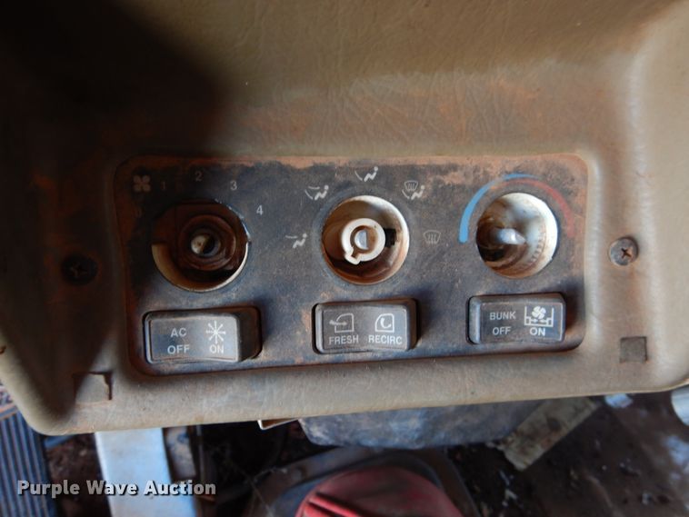 image for item HI9010 2000 Peterbilt 379  semi truck