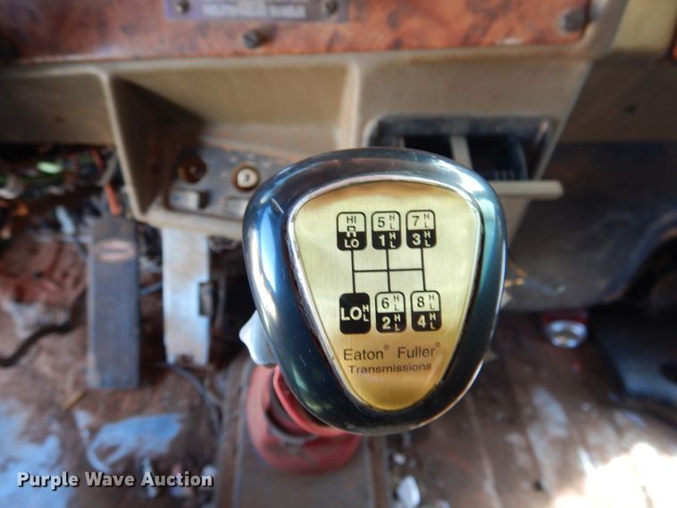 image for item HI9010 2000 Peterbilt 379  semi truck