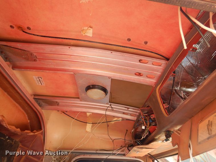 image for item HI9010 2000 Peterbilt 379  semi truck