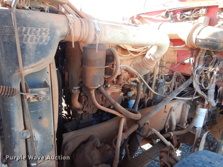 image for item HI9010 2000 Peterbilt 379  semi truck