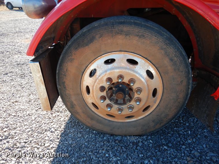 image for item HI9010 2000 Peterbilt 379  semi truck