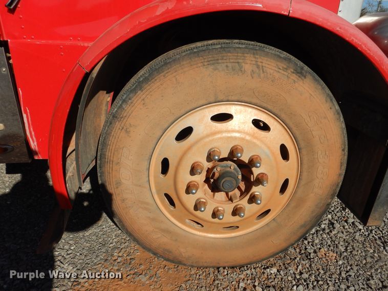 image for item HI9010 2000 Peterbilt 379  semi truck