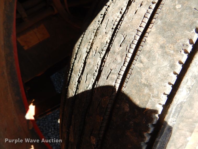 image for item HI9010 2000 Peterbilt 379  semi truck