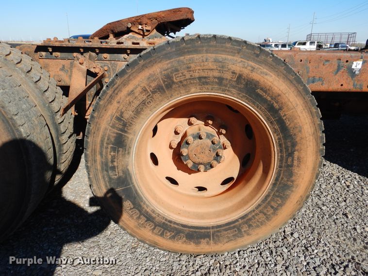 image for item HI9010 2000 Peterbilt 379  semi truck