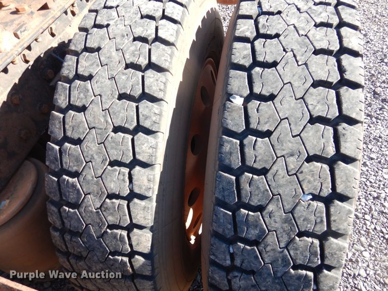 image for item HI9010 2000 Peterbilt 379  semi truck