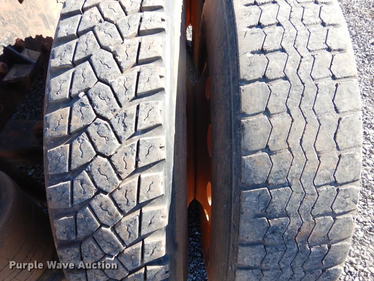 image for item HI9010 2000 Peterbilt 379  semi truck