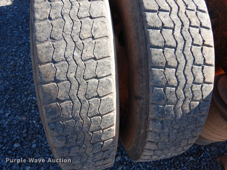 image for item HI9010 2000 Peterbilt 379  semi truck