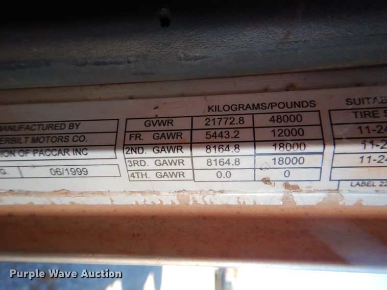 image for item HI9010 2000 Peterbilt 379  semi truck