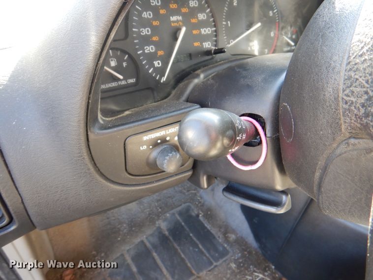 image for item HK9525 1999 Saturn SC SC1