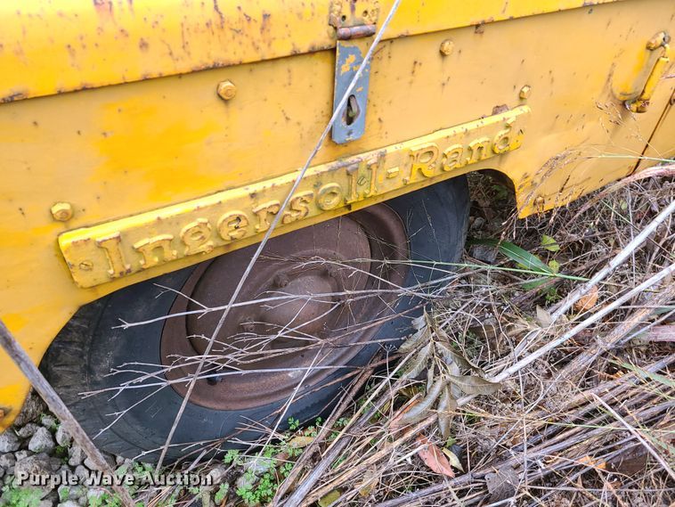 image for item HM9298 Ingersoll Rand GR105 air compressor