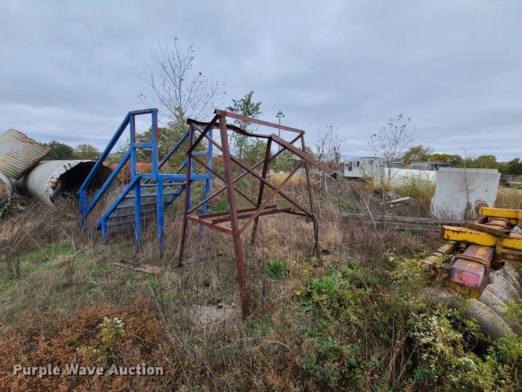 image for item HM9301 (2) fuel tanks