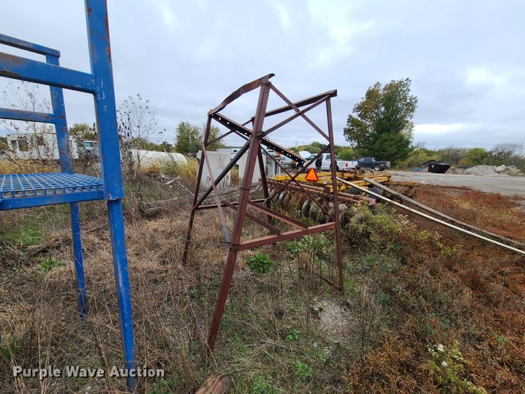 image for item HM9301 (2) fuel tanks