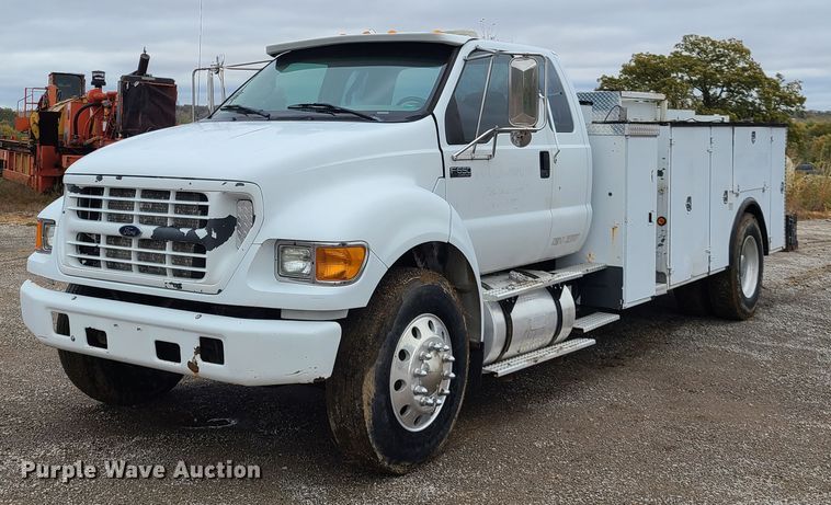 image for item HM9302 2000 Ford F650 Super Duty  utility truck