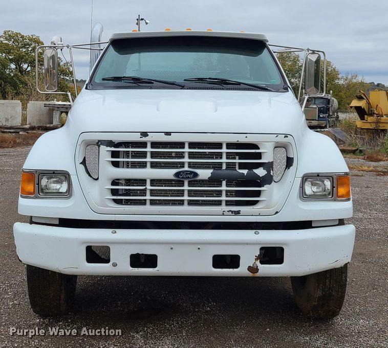 image for item HM9302 2000 Ford F650 Super Duty  utility truck