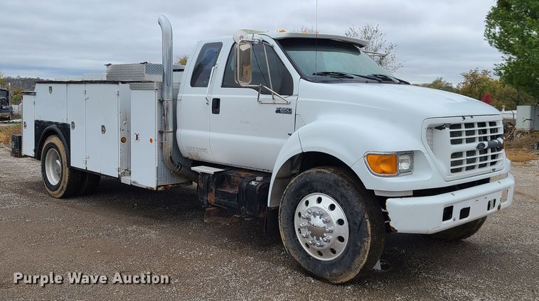 image for item HM9302 2000 Ford F650 Super Duty  utility truck