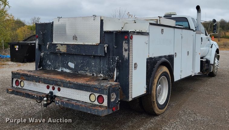 image for item HM9302 2000 Ford F650 Super Duty  utility truck