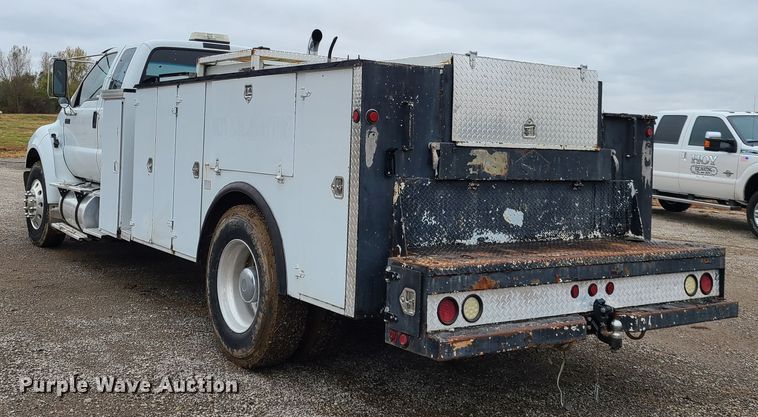 image for item HM9302 2000 Ford F650 Super Duty  utility truck